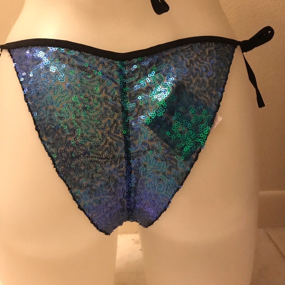 Bikini - Picture 6 of 7